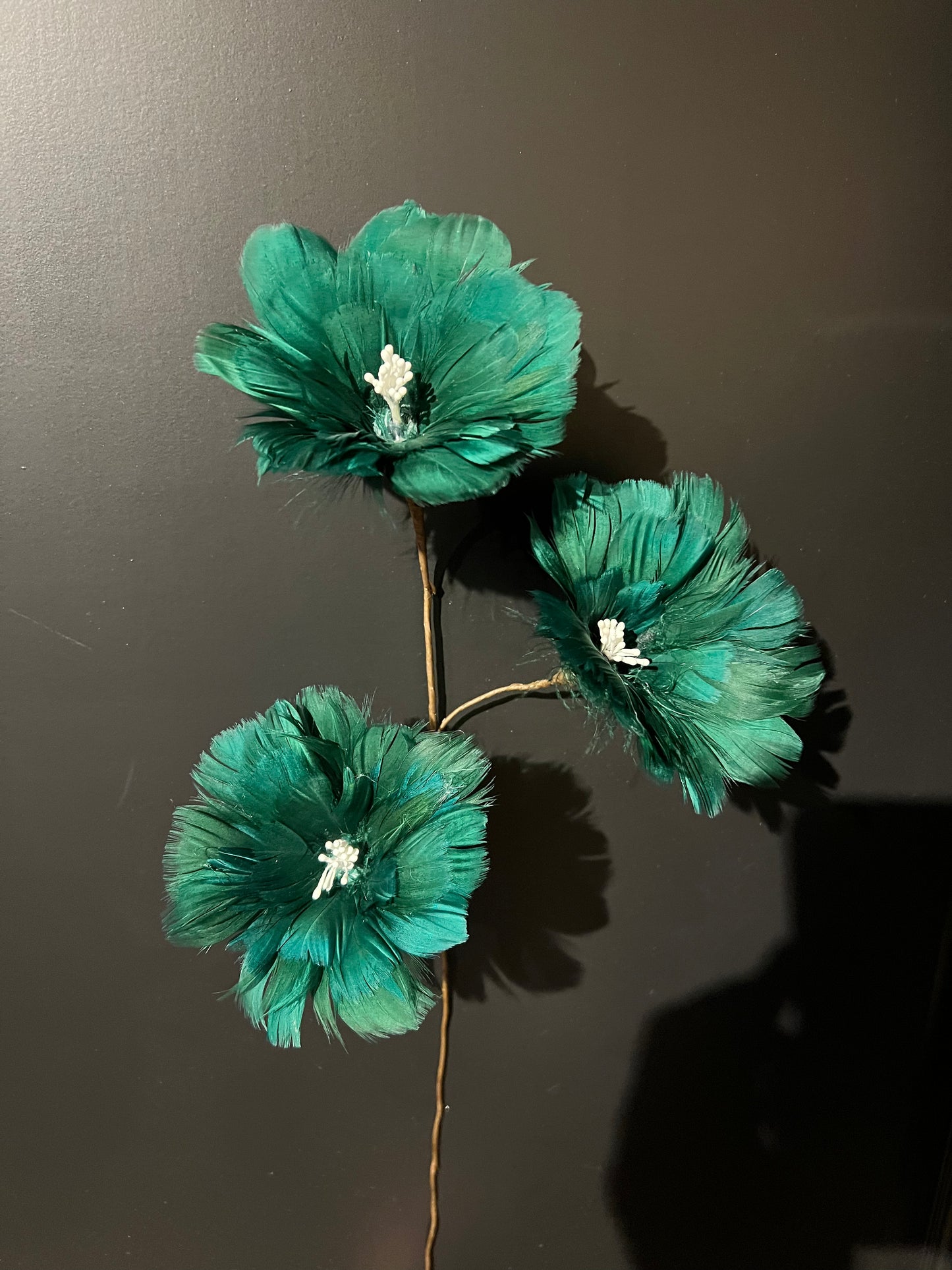 Kunsttak feather bloemen donker groen