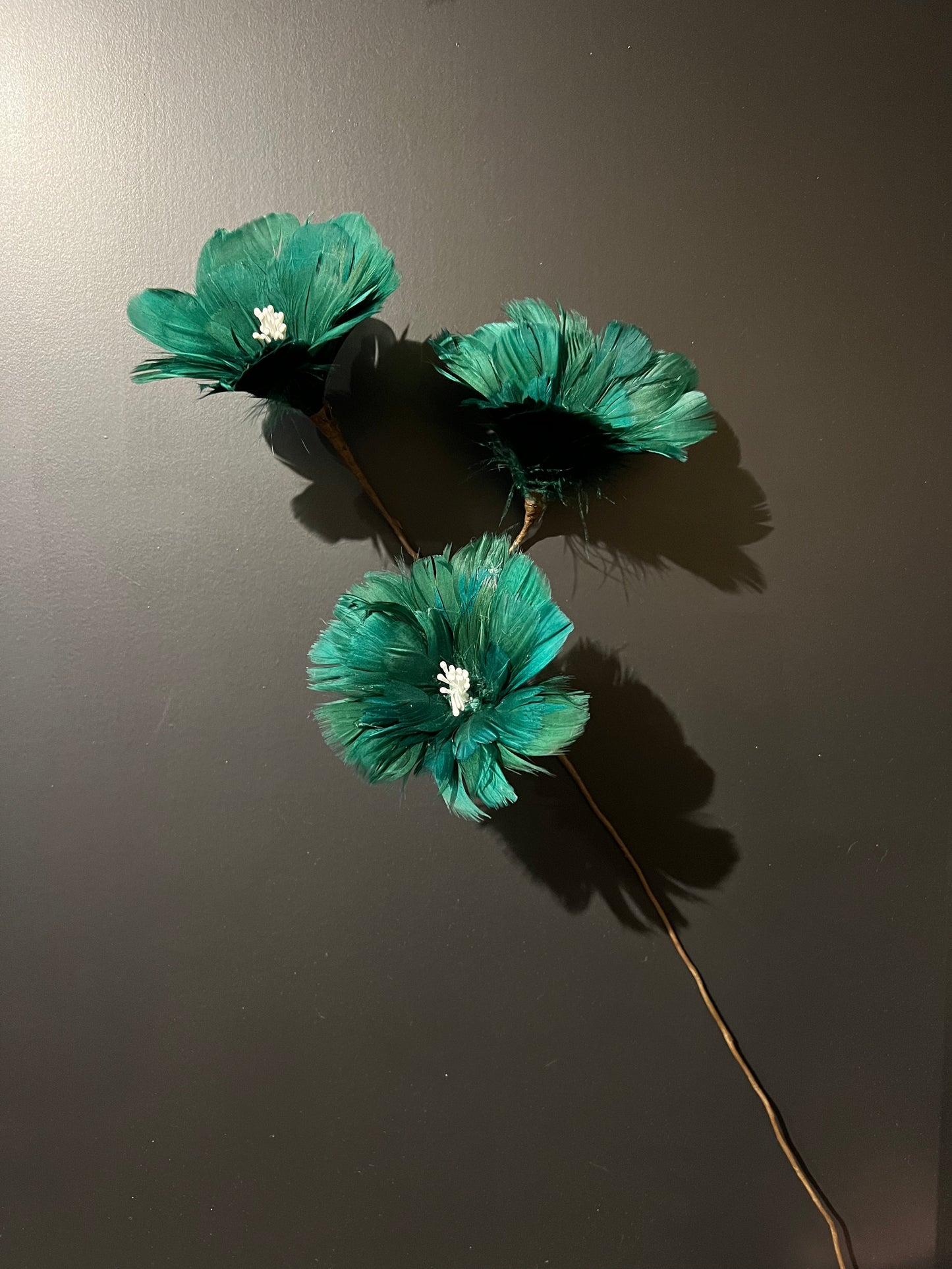 Kunsttak feather bloemen donker groen