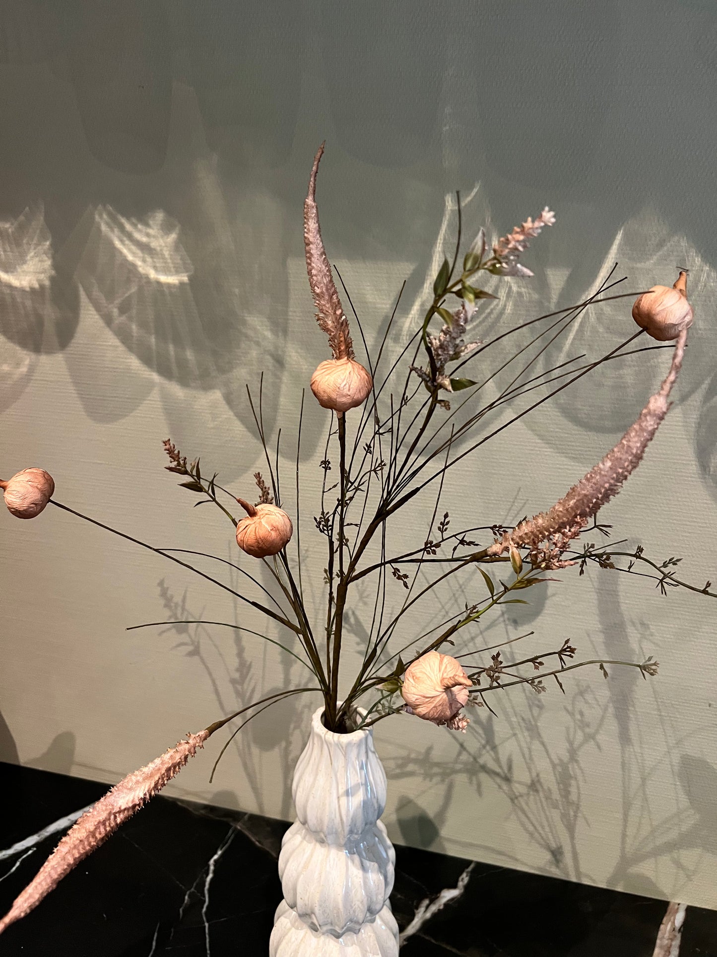 Vaas orbi met kunsttak knoflook