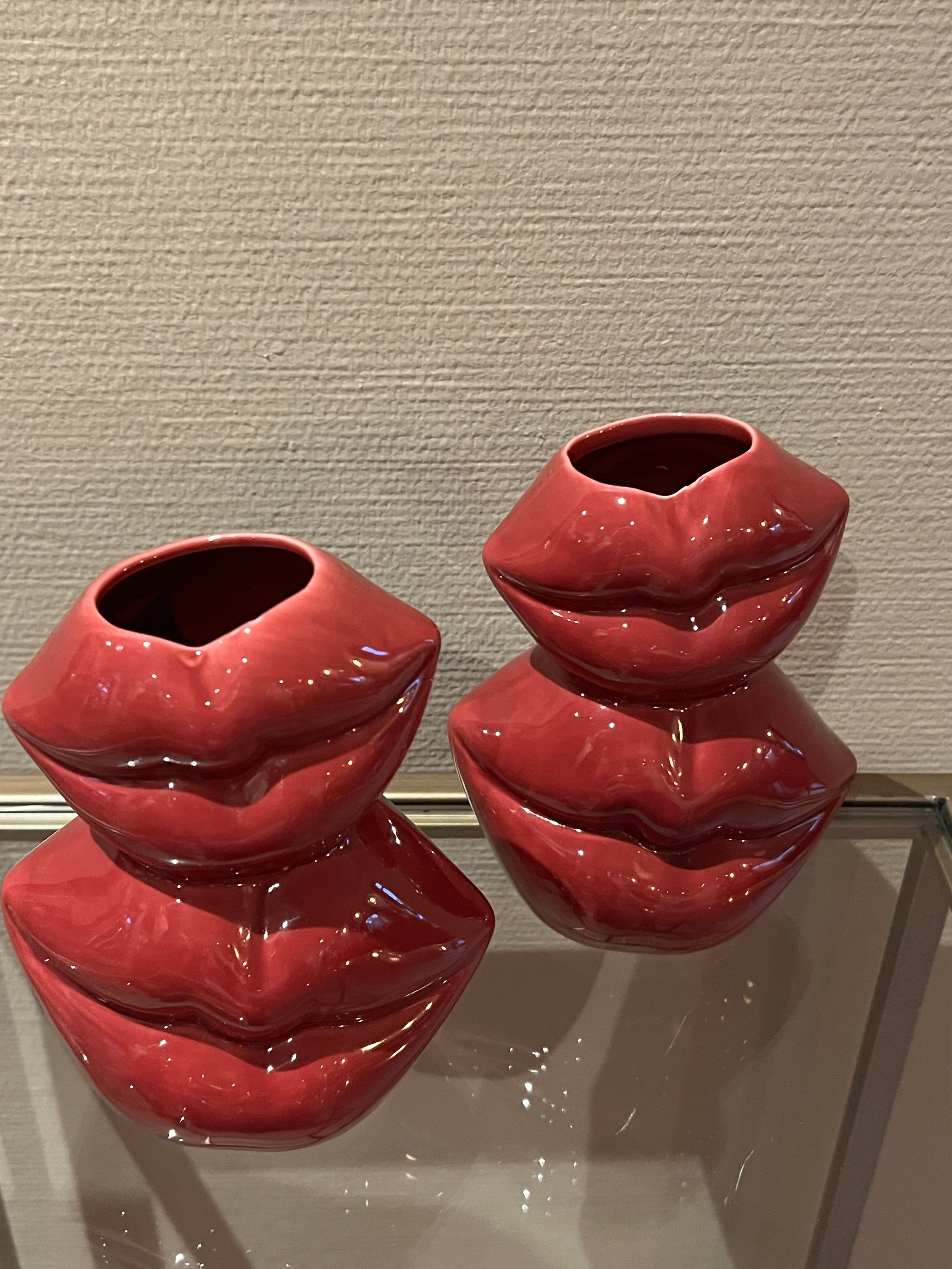 Aardewerk vaas kisses