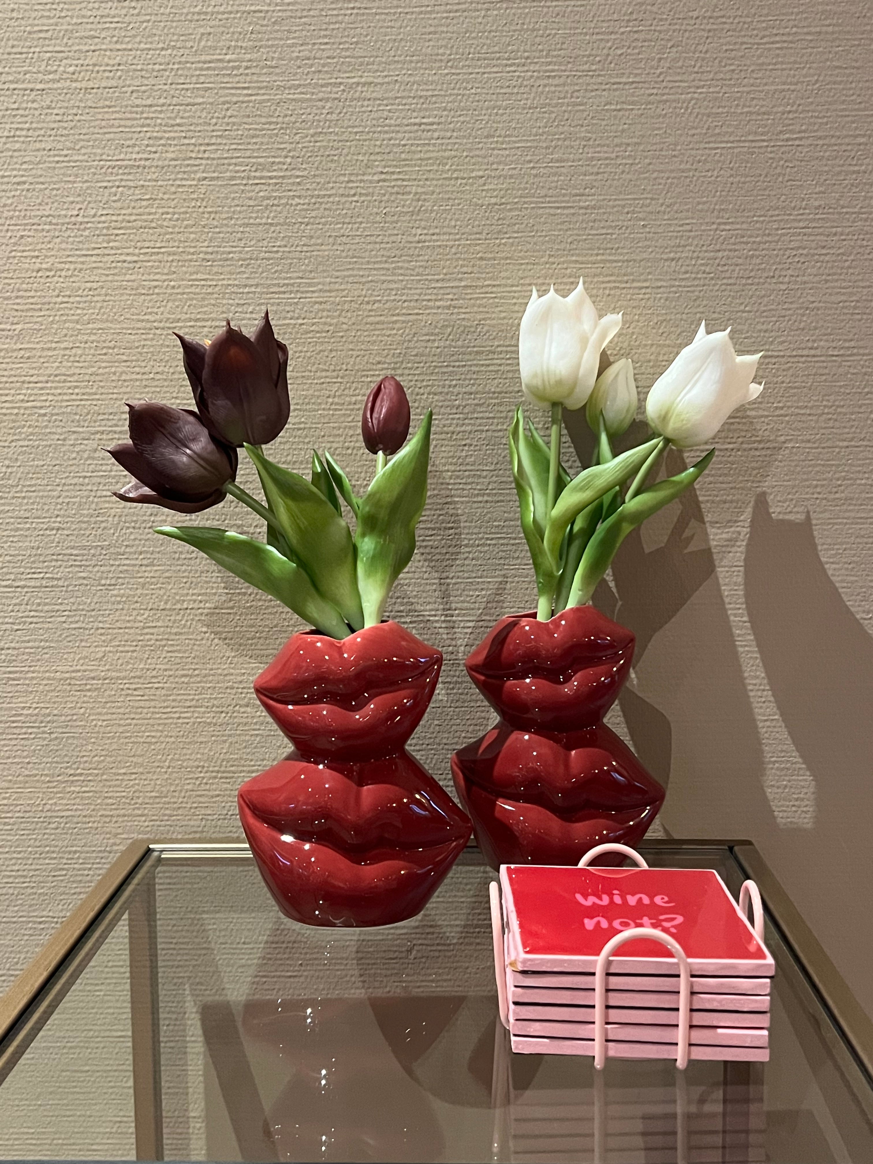 Aardewerk vaas kisses