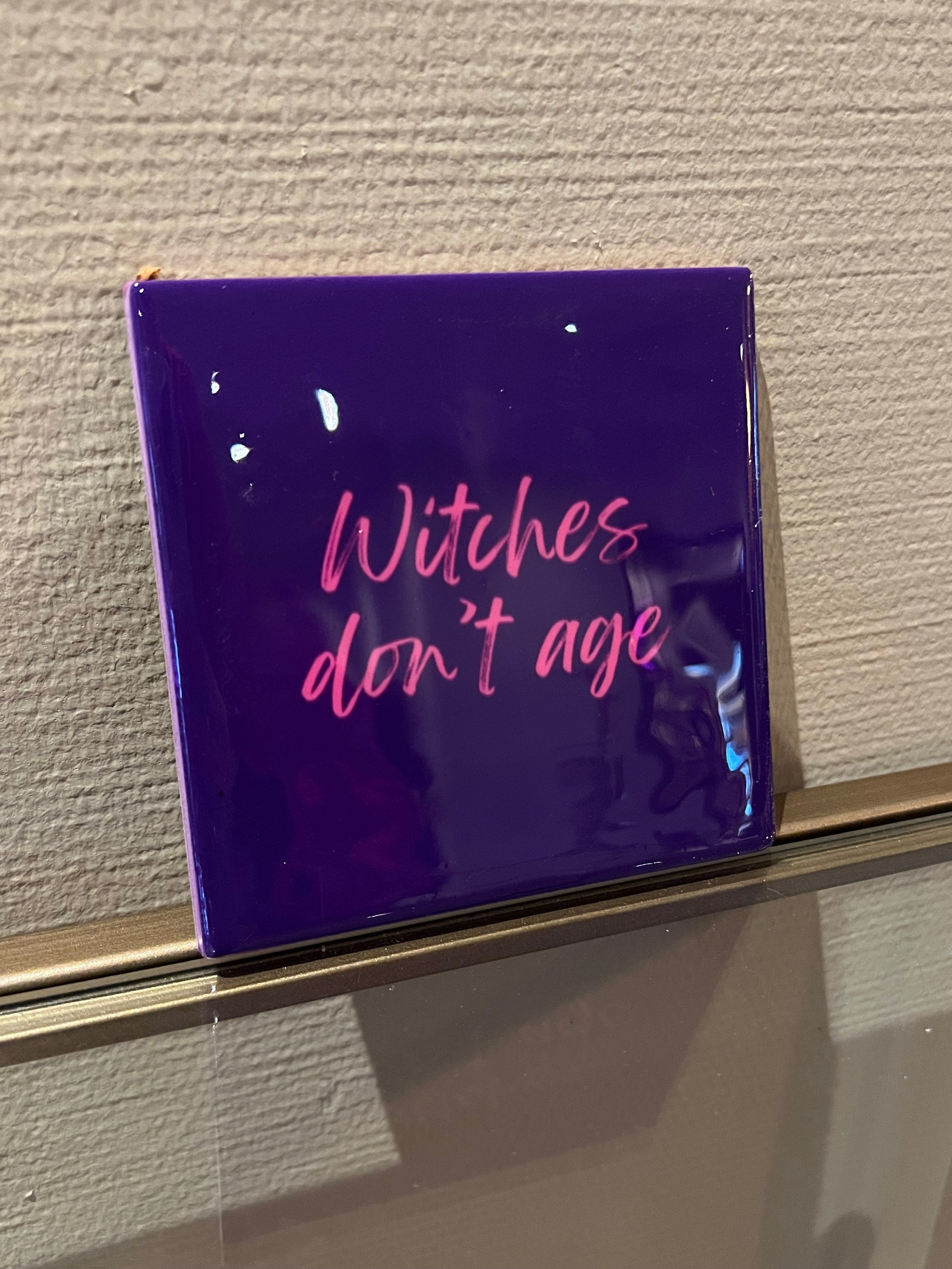 Tegeltje witches don't age