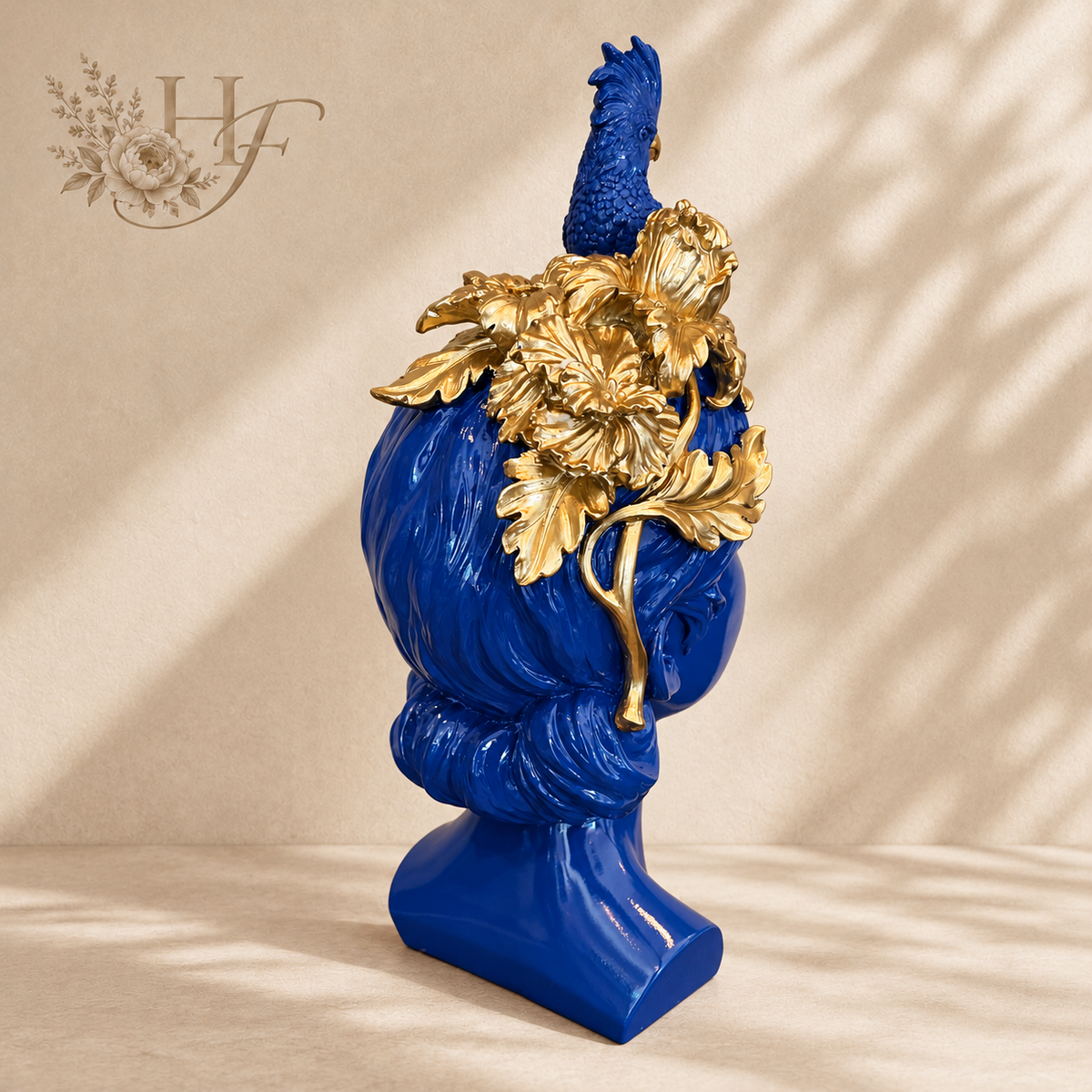 Decoratief Beeld Dame met Kaketoe – Kobaltblauw & Goud